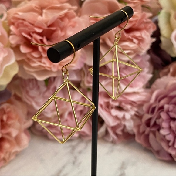 Beautiful Geometric Lantern Dangle Earrings - Picture 14 of 16